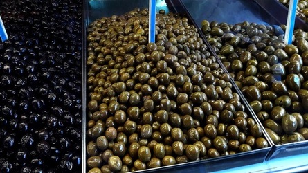 IL MERCATO DI BALLAR&ograve; a Palermo. Fotografie di Giulio Azzarello &copy;2018.