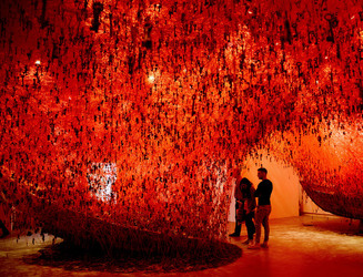 BIENNALE di VENEZIA padiglione giapponese. Foto di Giulio Azzarello &copy;2015 2016. Opera di Chiharu Shiota The KEY in the HAND .