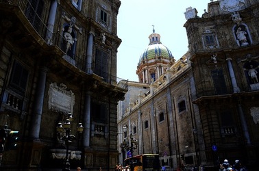 CENTRO STORICO di PALERMO fotografie di Giulio Azzarello &copy;2019.