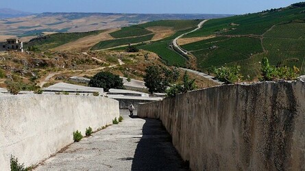 IL CRETTO DI BURRI a Gibellina in Sicilia. Fotografie di Giulio Azzarello &copy;2014.