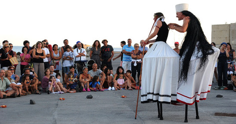 TRAMPOLIERI A LINOSA in Sicilia tutti i momenti dello spettacolo. Fotografie di Giulio Azzarello &copy;2014.