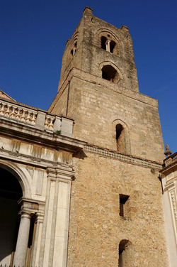 MONREALE in Sicilia con il suo Duomo e il Chiostro panoramiche e particolari. Fotografie di Giulio Azzarello &copy;2014.