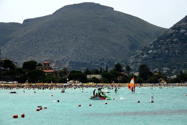 MONDELLO. Fotografe di Giulio Azzarello &copy;2023.