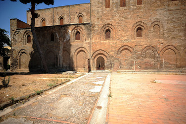 CHIESA E CHIOSTRO DELLA MAGIONE a Palermo panoramiche e particolari. Fotografie di Giulio Azzarello ©2014. CHIESA E CHIOSTRO DELLA MAGIONE a Palermo panoramiche e particolari. Fotografie di Giulio Azzarello ©2014.