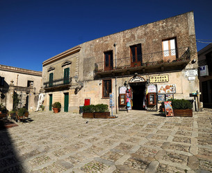 ERICE e il suo QUARTIERE SPAGNOLO.Fotografie di Giulio Azzarello &copy;2014.