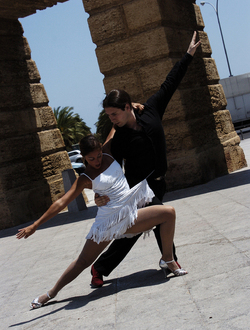 DIEGO CALARCO e il suo tango argentino. Fotografie di Giulio Azzarello ©2014. DIEGO CALARCO e il suo tango argentino. Fotografie di Giulio Azzarello ©2014.