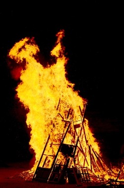 LA VAMPA DI SAN GIUSEPPE a Palermo. Fotografie di Giulio Azzarello ©2018. LA VAMPA DI SAN GIUSEPPE a Palermo. Fotografie di Giulio Azzarello ©2018.