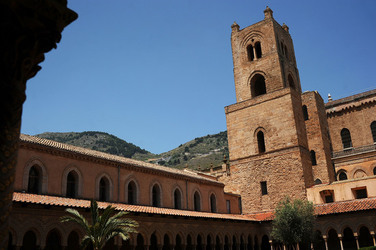 MONREALE in Sicilia con il suo Duomo e il Chiostro panoramiche e particolari. Fotografie di Giulio Azzarello &copy;2014.