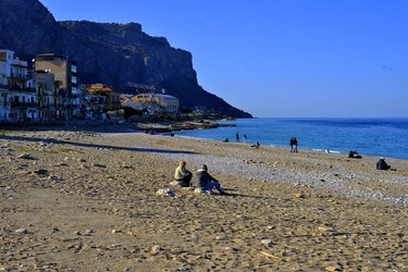 MARE e SPIAGGIA fotografie di Giulio Azzarello ©2019. MARE e SPIAGGIA fotografie di Giulio Azzarello ©2019.