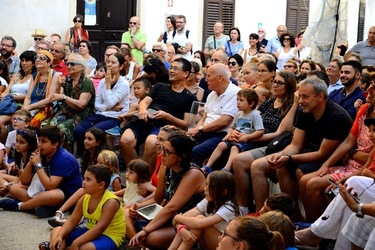 BRUNO LEONE Pulcinella. Fotografie di Giulio Azzarello ©2020. BRUNO LEONE Pulcinella. Fotografie di Giulio Azzarello ©2020.