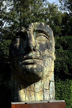 IGOR MITORAJ Giardino di Boboli. Fotografie di Giulio Azzarello &copy;2022.
