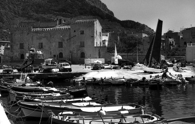 BIANCO NERO. Fotografie di Giulio Azzarello ©2021. BIANCO NERO. Fotografie di Giulio Azzarello ©2021.