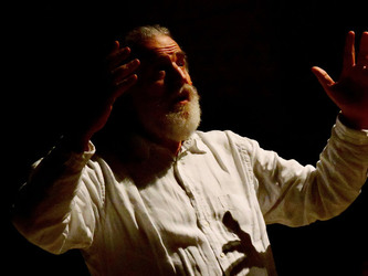 Mimmo Cuticchio in un suo spettacolo. Fotografie di Giulio Azzarello &copy;2017.