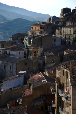 GANCI comune e antico borgo medievale delle Madonie in Sicilia. Fotografie di Giulio Azzarello &copy;2014.