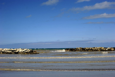 TEMPIO MALATESTIANO e SPIAGGIA di Rimini. Fotografie di Giulio Azzarello &copy;2016.