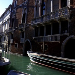 VENEZIA fotografie di Giulio Azzarello &copy;2022.