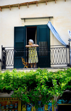 ISOLA DI USTICA il paese. Fotografie di Giulio Azzarello ©2016. ISOLA DI USTICA il paese. Fotografie di Giulio Azzarello ©2016.