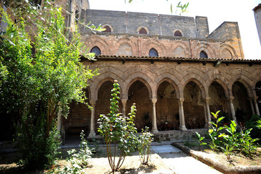 CHIESA E CHIOSTRO DELLA MAGIONE a Palermo panoramiche e particolari. Fotografie di Giulio Azzarello ©2014. CHIESA E CHIOSTRO DELLA MAGIONE a Palermo panoramiche e particolari. Fotografie di Giulio Azzarello ©2014.