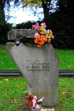 BIENNALE di VENEZIA 2017 la citt&agrave; particolari. Fotografie di Giulio Azzarello &copy;2018.