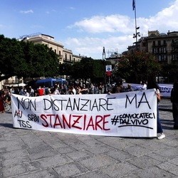 TEATRANTI che manifestano. Fotografie di Giulio Azzarello ©2020. TEATRANTI che manifestano. Fotografie di Giulio Azzarello ©2020.