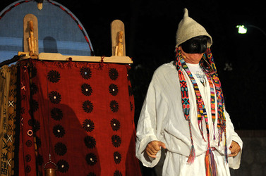 BRUNO LEONE e il suo Pulcinella spettacolo. Fotografie di Giulio Azzarello ©2014. BRUNO LEONE e il suo Pulcinella spettacolo. Fotografie di Giulio Azzarello ©2014.