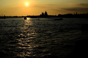 VENEZIA fotografie di Giulio Azzarello ©2020. VENEZIA fotografie di Giulio Azzarello ©2020.