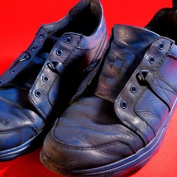 SCARPE. Fotografia di Giulio Azzarello ©2023. SCARPE. Fotografia di Giulio Azzarello ©2023.