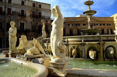 CENTRO STORICO di PALERMO fotografie di Giulio Azzarello &copy;2018.
