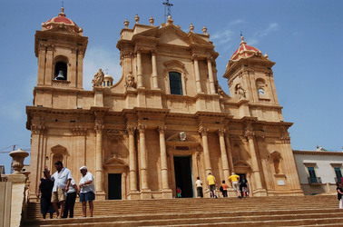 IL BAROCCO DI NOTO in Sicilia panoramiche e particolari. Fotografie di Giulio Azzarello &copy;2014.