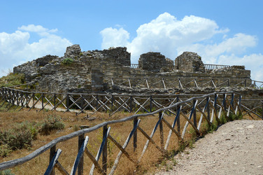 SEGESTA il sito archeologico il teatro greco e l acropoli. Panorami e particolari. Fotografie di Giulio Azzarello &copy;2014.