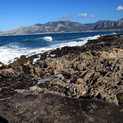 COSTA SICILIANA. Fotografie di Giulio Azzarello &copy;2022.