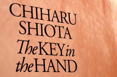 BIENNALE di VENEZIA padiglione giapponese. Foto di Giulio Azzarello &copy;2015 2016. Opera di Chiharu Shiota The KEY in the HAND .