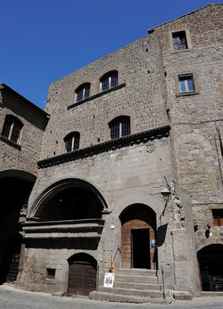 VITERBO e il suo centro storico. Fotografie di Giulio Azzarello &copy;2014.