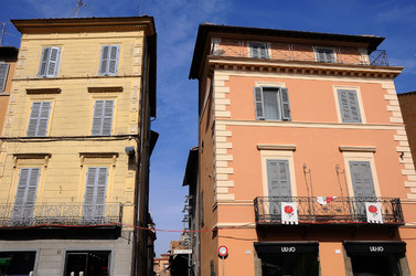 VITERBO e il suo centro storico. Fotografie di Giulio Azzarello &copy;2014.