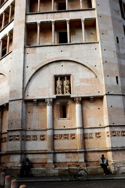 PARMA centro storico. Fotografie di Giulio Azzarello &copy;2016.