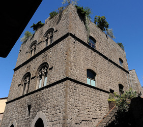 VITERBO e il suo centro storico. Fotografie di Giulio Azzarello &copy;2014.