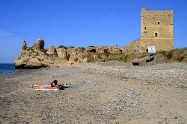 CASTELLO di Campofelice di Roccella. Fotografie di Giulio Azzarello &copy;2020.