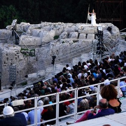 LE TROIANE teatro greco di Siracusa. Fotografie di Giulio Azzarello ©2019. LE TROIANE teatro greco di Siracusa. Fotografie di Giulio Azzarello ©2019.