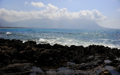 PAESAGGIO SICILIANO di MARE. Fotografia di Giulio Azzarello &copy;2018.