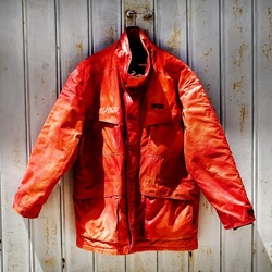 GIACCHE DIPINTE. Fotografie di Giulio Azzarello ©2023. GIACCHE DIPINTE. Fotografie di Giulio Azzarello ©2023.