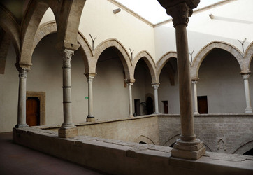 LOGGIATO arabo normanno allo Steri di Palermo. Fotografie di Giulio Azzarello &copy;2014.