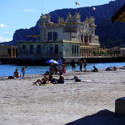 MONDELLO fotografie di Giulio Azzarello ©2021. MONDELLO fotografie di Giulio Azzarello ©2021.