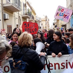 AFROCHE. Fotografie di Giulio Azzarello ©2024. AFROCHE. Fotografie di Giulio Azzarello ©2024.