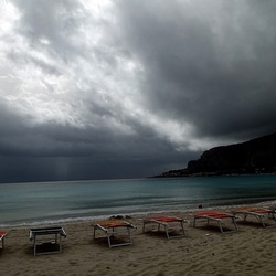 MONDELLO. Fotografie di Giulio Azzarello ©2024. MONDELLO. Fotografie di Giulio Azzarello ©2024.