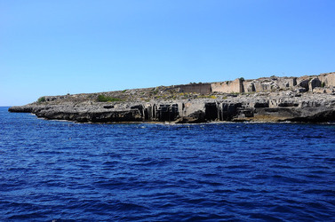 ISOLA DI FAVIGNANA in Sicilia. Visioni panoramiche o particolari. Fotografie di Giulio Azzarello ©2014. ISOLA DI FAVIGNANA in Sicilia. Visioni panoramiche o particolari. Fotografie di Giulio Azzarello ©2014.