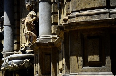 CENTRO STORICO di PALERMO fotografie di Giulio Azzarello &copy;2019.