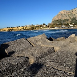 COSTA SICILIANA. Fotografie di Giulio Azzarello &copy;2022.
