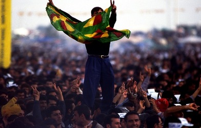NEWROZ marzo 2001. Curdistan turco. Fotografie di Giulio Azzarello ©2001 2022. NEWROZ marzo 2001. Curdistan turco. Fotografie di Giulio Azzarello ©2001 2022.