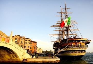 AMERIGO VESPUCCI fotografie di Giulio Azzarello ©2020. AMERIGO VESPUCCI fotografie di Giulio Azzarello ©2020.