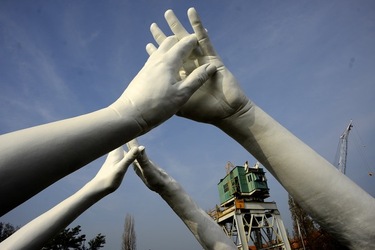 LE MANI DI LORENZO QUENN Biennale di Venezia. Fotografie di Giulio Azzarello &copy;2020.